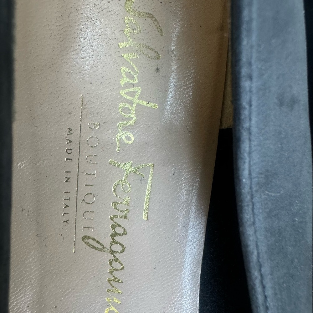 Navy blue Salvatore Ferragamo flats. Size 8 - Picture 6 of 8